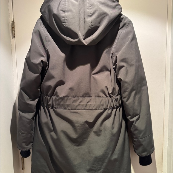 Women’s Canada Goose Parka Size L - Picture 5 of 13